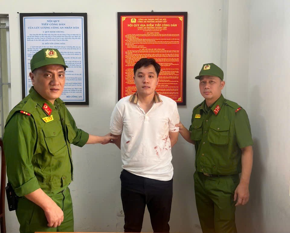 Danh t&iacute;nh nam thanh ni&ecirc;n d&ugrave;ng dao đ&acirc;m t&agrave;i xế taxi ở KĐT Linh Đ&agrave;m- Ảnh 1.