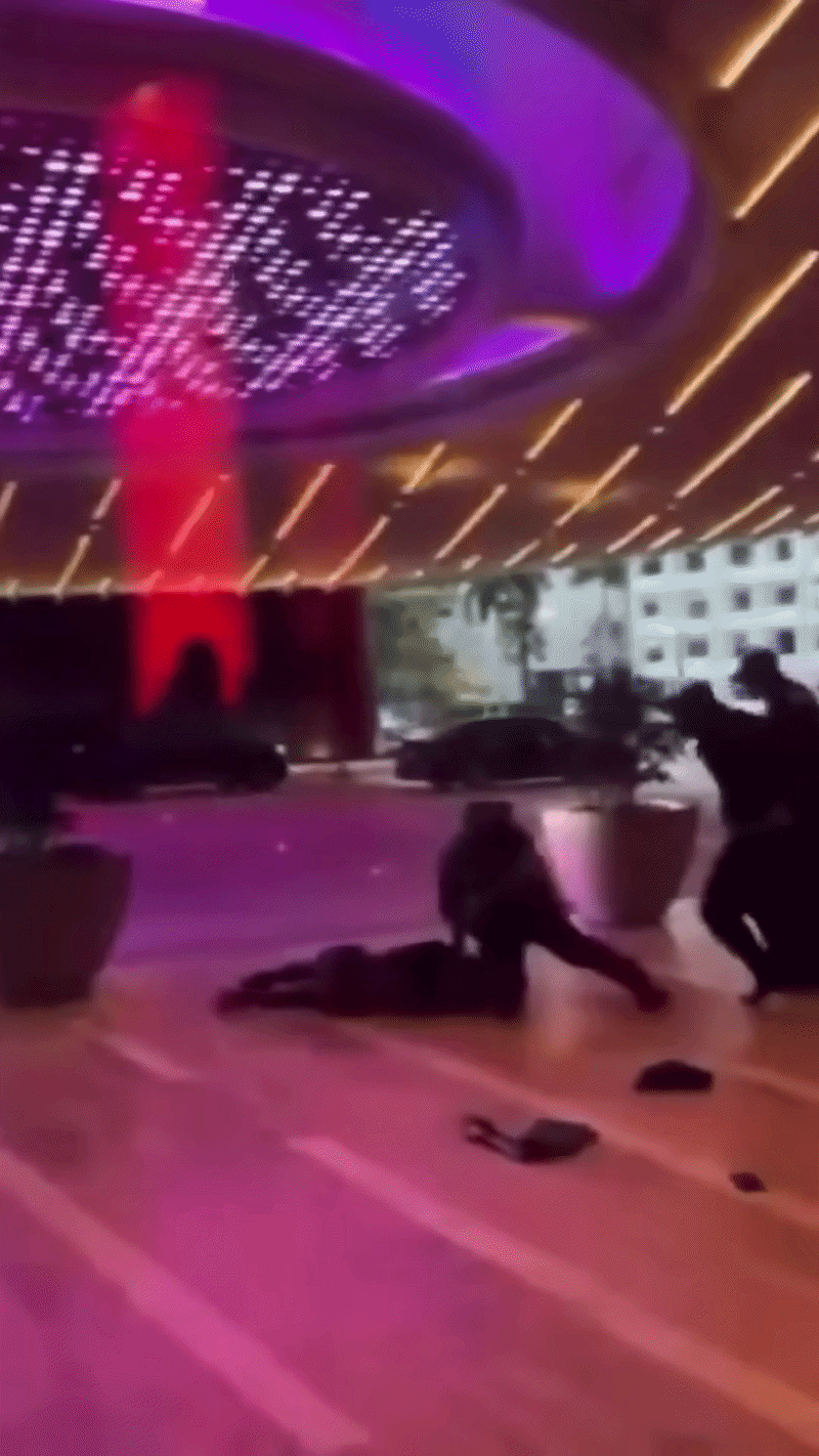 Bắt khẩn cấp nam ca sĩ nổi tiếng v&igrave; tội nghi&ecirc;m trọng, th&aacute;i độ cười cợt g&acirc;y sốc- Ảnh 4.