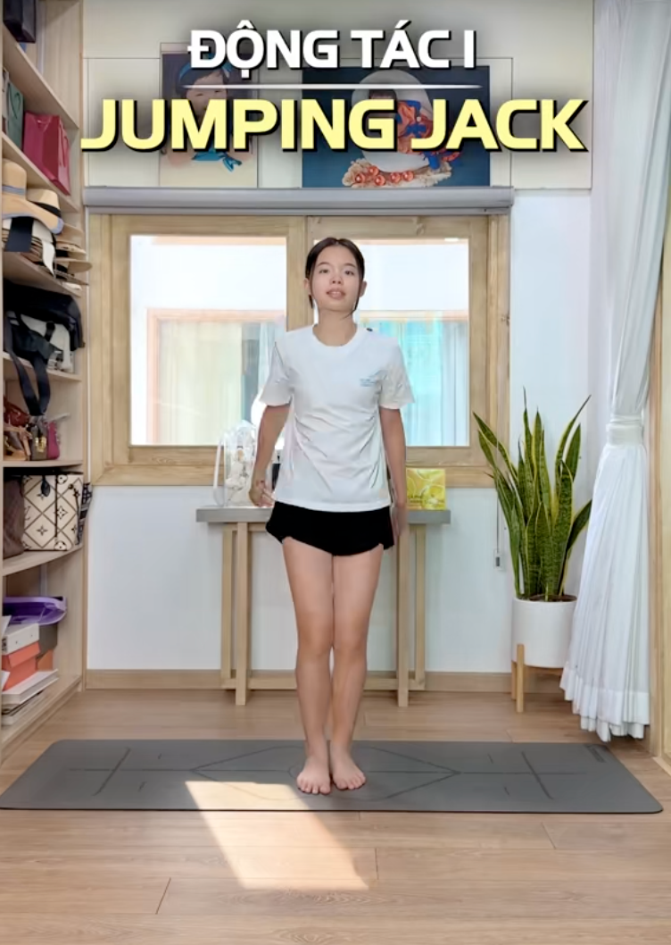 &Aacute;i nữ của Phương Trinh Jolie mới 13 tuổi đ&atilde; cao 1m65: H&eacute; lộ c&aacute;c động t&aacute;c tập tại nh&agrave; gi&uacute;p ch&acirc;n d&agrave;i mi&ecirc;n man ở tuổi dậy th&igrave;- Ảnh 5.