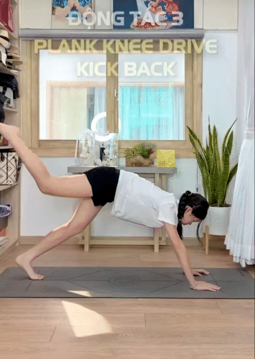 &Aacute;i nữ của Phương Trinh Jolie mới 13 tuổi đ&atilde; cao 1m65: H&eacute; lộ c&aacute;c động t&aacute;c tập tại nh&agrave; gi&uacute;p ch&acirc;n d&agrave;i mi&ecirc;n man ở tuổi dậy th&igrave;- Ảnh 10.