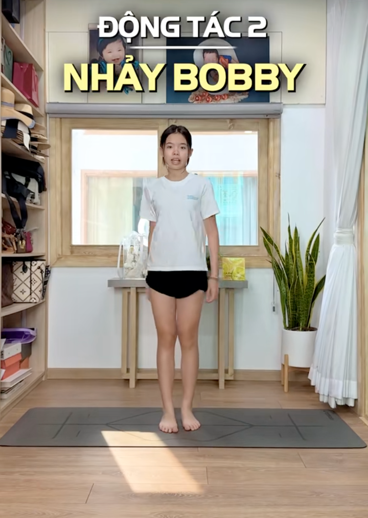 &Aacute;i nữ của Phương Trinh Jolie mới 13 tuổi đ&atilde; cao 1m65: H&eacute; lộ c&aacute;c động t&aacute;c tập tại nh&agrave; gi&uacute;p ch&acirc;n d&agrave;i mi&ecirc;n man ở tuổi dậy th&igrave;- Ảnh 7.