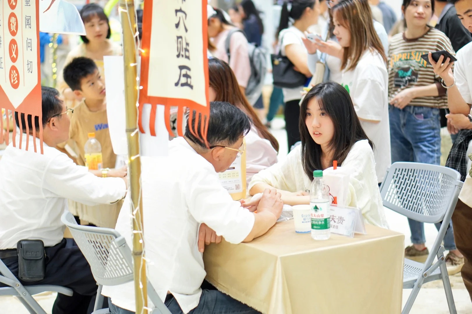 Giới trẻ Trung Quốc chọn vị đắng Thay v&igrave; ngọt ng&agrave;o để sống khỏe mạnh - Ảnh 9.