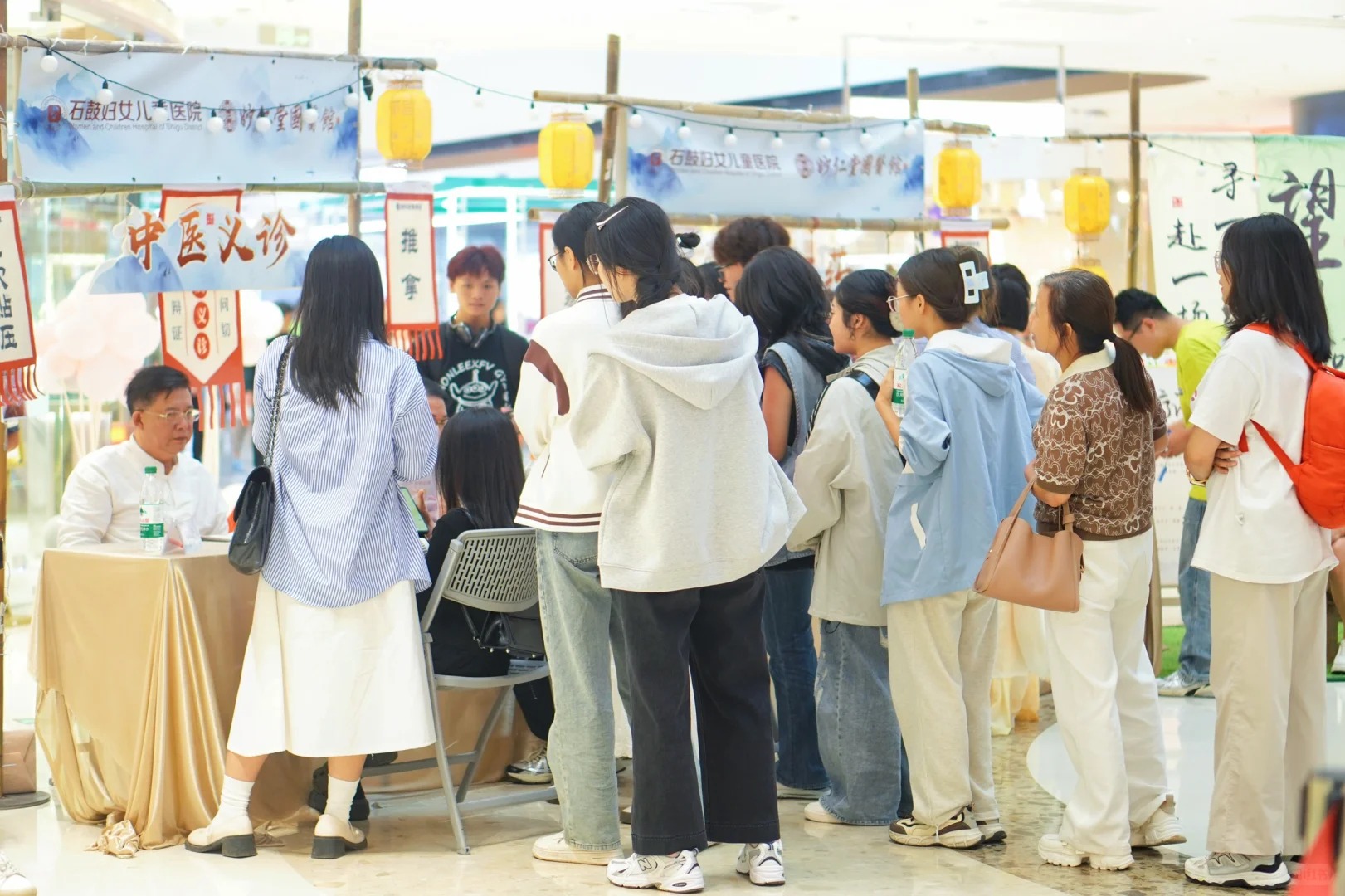 Giới trẻ Trung Quốc chọn vị đắng Thay v&igrave; ngọt ng&agrave;o để sống khỏe mạnh - Ảnh 1.