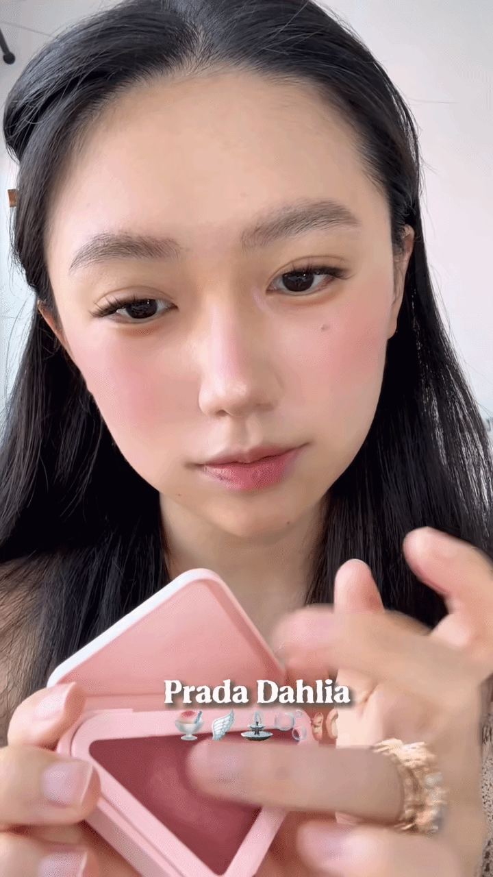 Prada Touch đang si&ecirc;u viral: Qu&aacute; nhiều thứ hay ho trong một hộp phấn m&aacute; b&eacute; nhỏ- Ảnh 3.