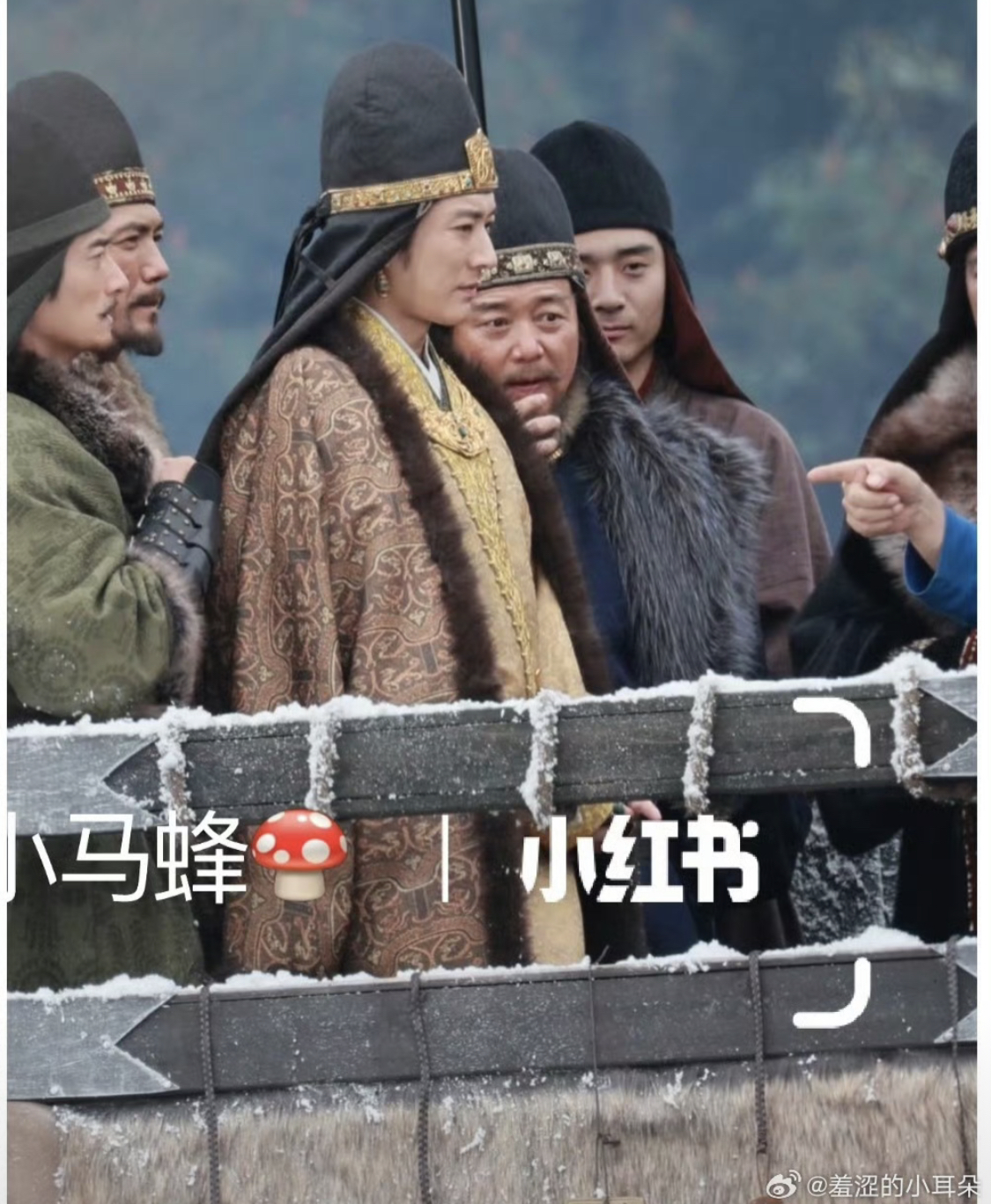 Chưa thấy ho&agrave;ng đế n&agrave;o ch&aacute;n đời đến vậy: Kho&aacute;c long b&agrave;o m&agrave; như thầy b&ugrave;a, cầm th&ecirc;m c&aacute;i chổi l&agrave; th&agrave;nh ph&ugrave; thủy- Ảnh 2.