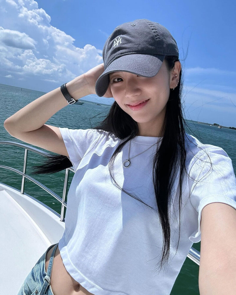 BLACKPINK mặc bikini: Lisa - Jennie ch&aacute;y v&ocirc; tận, Jisoo 10 năm vẫn l&agrave; "ẩn số", ri&ecirc;ng Ros&eacute; trước sau như 1- Ảnh 16.