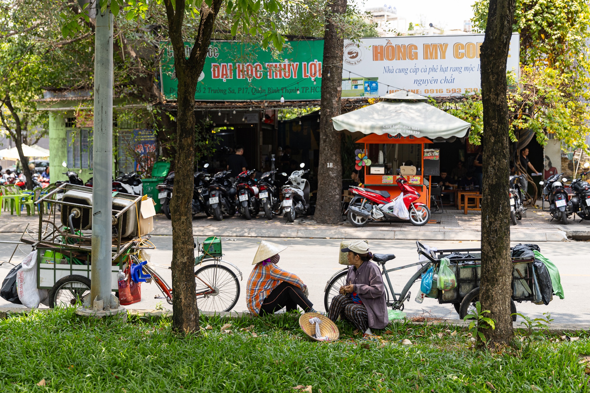 To&agrave;n cảnh TP.HCM trong đợt nắng n&oacute;ng đỉnh điểm: T&agrave;i xế c&ocirc;ng nghệ kể chuyện &ldquo;r&aacute;t mặt như bị tạt muối&rdquo;- Ảnh 12.