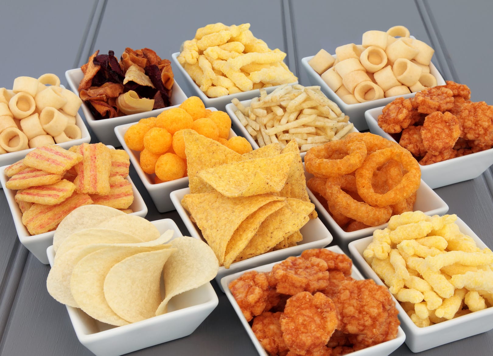 Ăn vặt kiểu &ldquo;chống đ&oacute;i&rdquo; tưởng v&ocirc; hại, ai ngờ 5 m&oacute;n quen mặt n&agrave;y lại kh&ocirc;ng thể thay cơm, ăn nhiều chỉ hại dạ d&agrave;y - Ảnh 1.