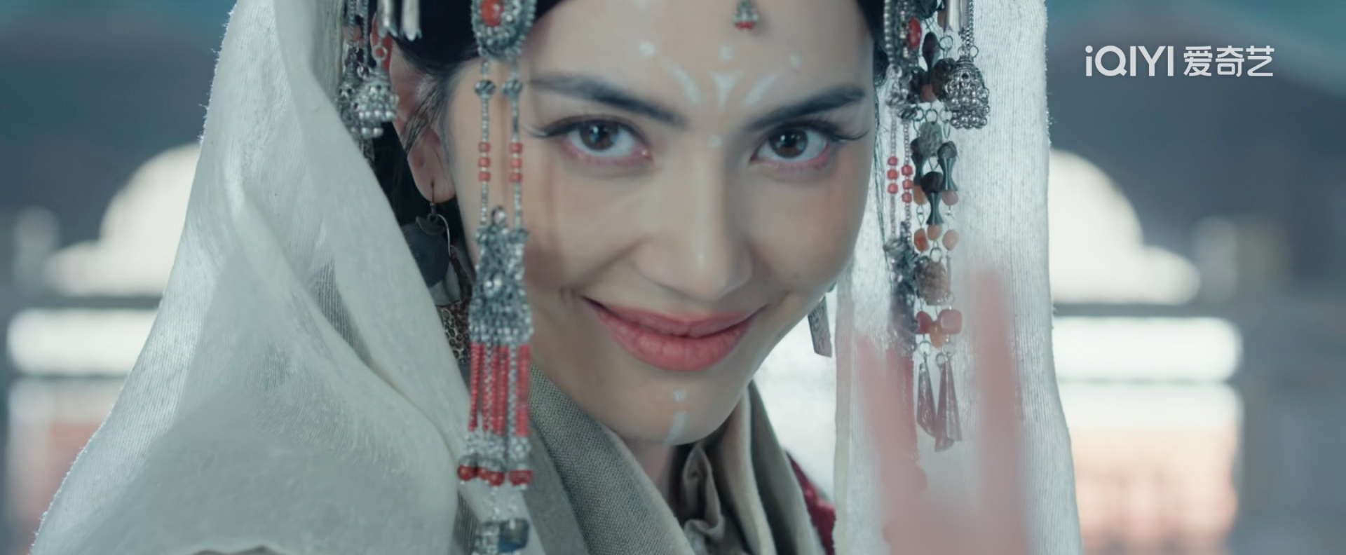 Chiếc v&aacute;y mỏng tang, mặc như kh&ocirc;ng mặc khiến Mai Davika bị mắng &ldquo;kh&ocirc;ng biết xấu hổ&rdquo;- Ảnh 8.