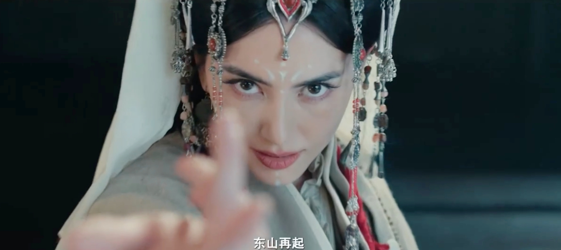 Chiếc v&aacute;y mỏng tang, mặc như kh&ocirc;ng mặc khiến Mai Davika bị mắng &ldquo;kh&ocirc;ng biết xấu hổ&rdquo;- Ảnh 9.