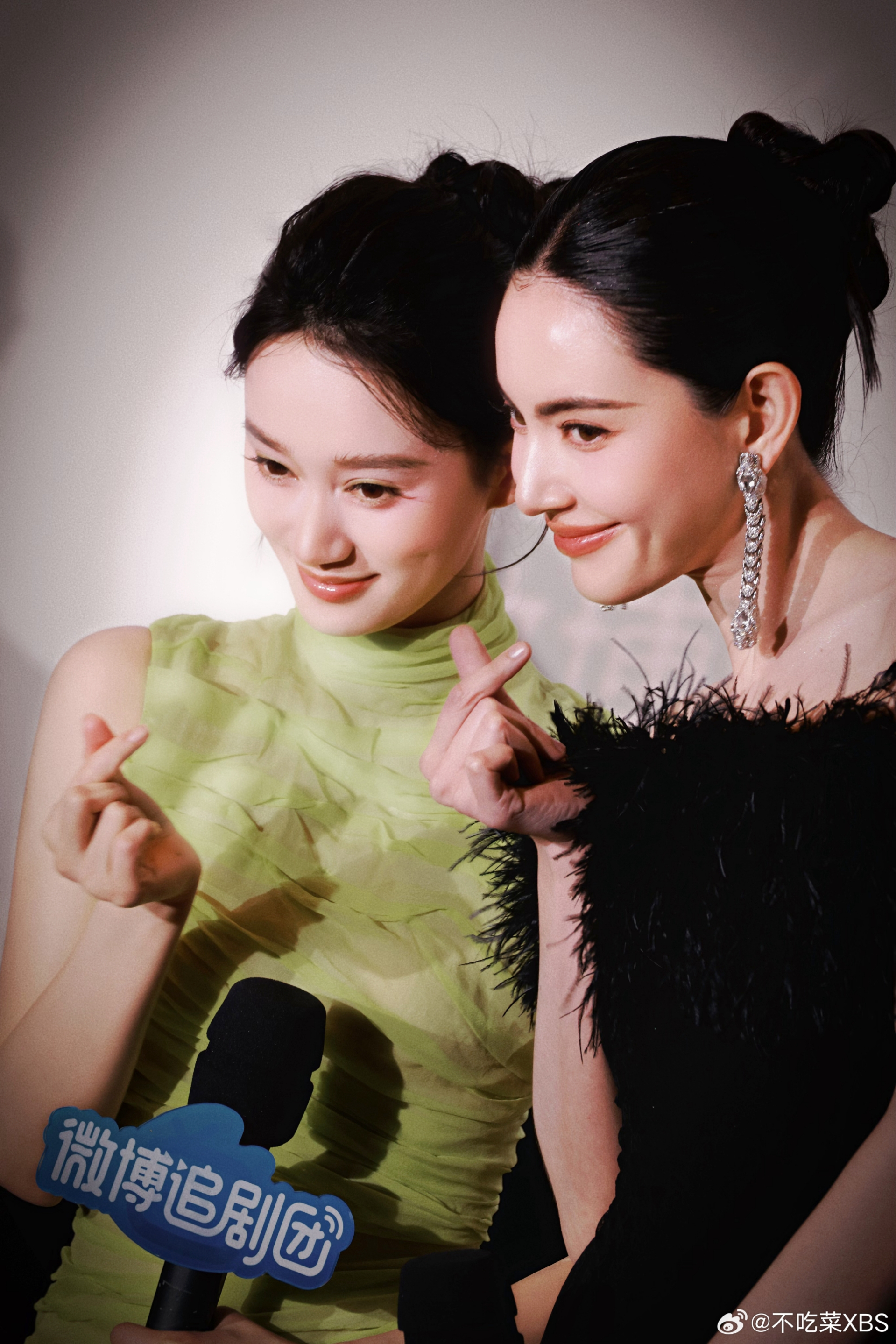 Chiếc v&aacute;y mỏng tang, mặc như kh&ocirc;ng mặc khiến Mai Davika bị mắng &ldquo;kh&ocirc;ng biết xấu hổ&rdquo;- Ảnh 5.