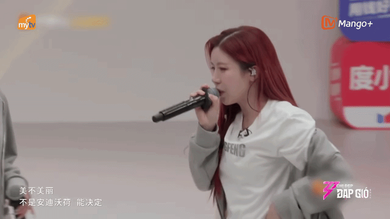 Căng cho team Trang Ph&aacute;p ở show Trung: H&aacute;t hụt hơi v&agrave; li&ecirc;n tục qu&ecirc;n lời, BGK ph&ecirc; b&igrave;nh thẳng &ldquo;chỉ to&agrave;n cười đ&ugrave;a&rdquo;- Ảnh 1.