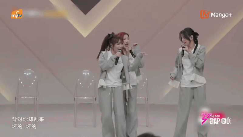 Căng cho team Trang Ph&aacute;p ở show Trung: H&aacute;t hụt hơi v&agrave; li&ecirc;n tục qu&ecirc;n lời, BGK ph&ecirc; b&igrave;nh thẳng &ldquo;chỉ to&agrave;n cười đ&ugrave;a&rdquo;- Ảnh 2.