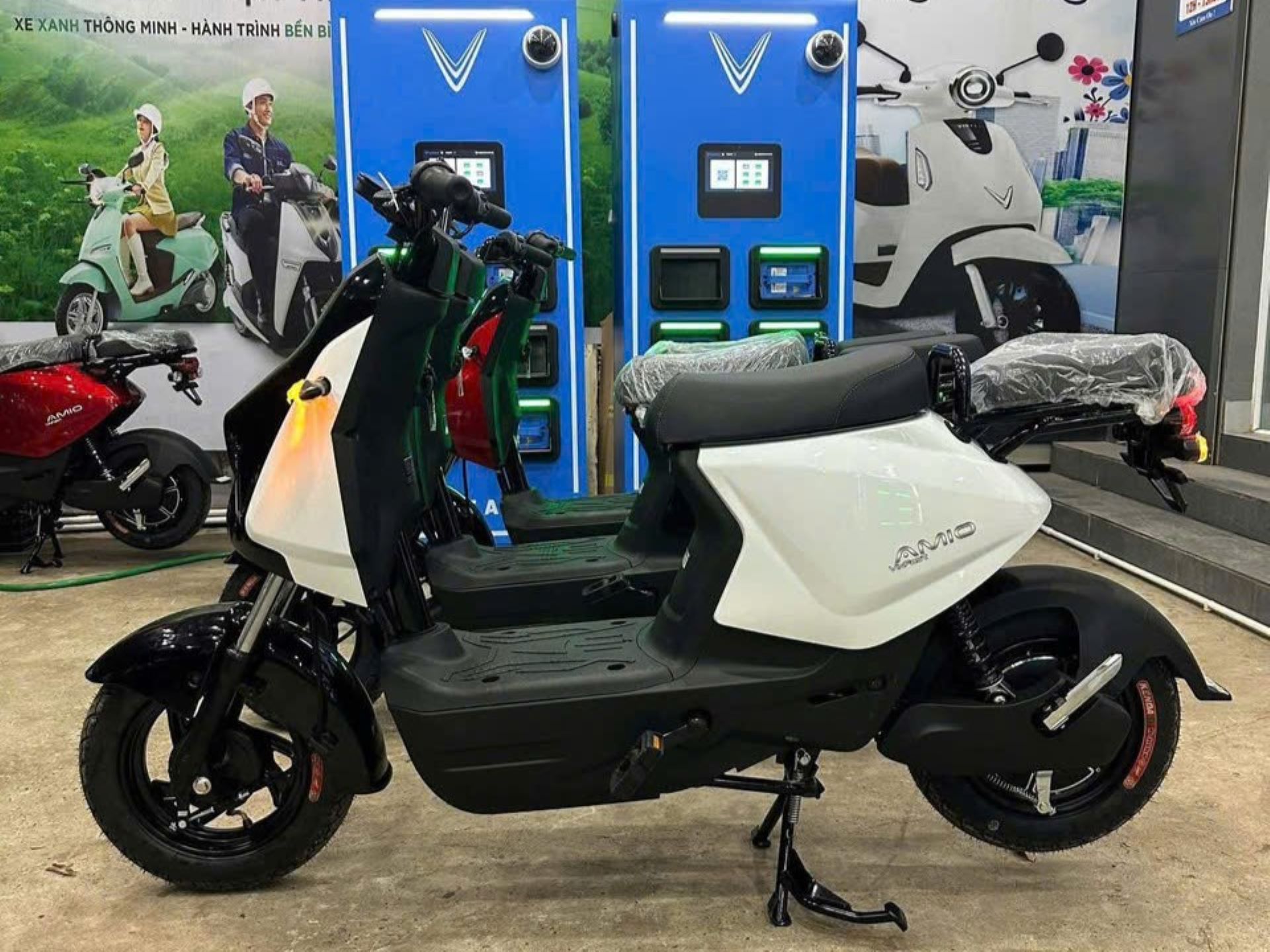 &ldquo;Em &uacute;t&rdquo; Amio của gia đ&igrave;nh xe m&aacute;y điện VinFast: Ngoại hình cá tính, an toàn vượt tr&ocirc;̣i - Ảnh 1.
