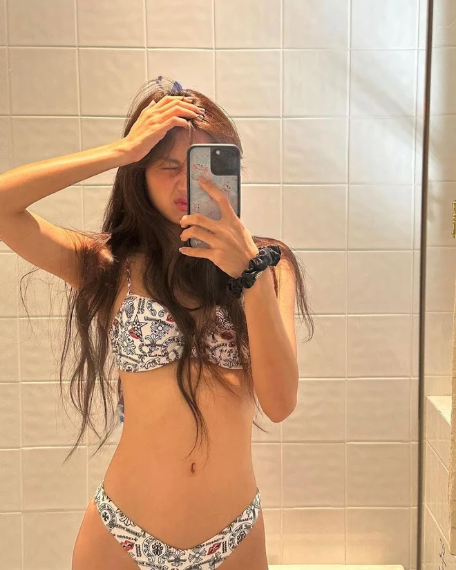 BLACKPINK mặc bikini: Lisa - Jennie ch&aacute;y v&ocirc; tận, Jisoo 10 năm vẫn l&agrave; "ẩn số", ri&ecirc;ng Ros&eacute; trước sau như 1- Ảnh 4.