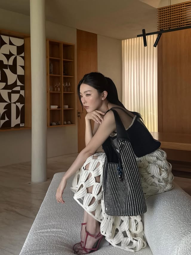 C&uacute; lừa thị gi&aacute;c của mỹ nữ showbiz chỉ cao 1m61: Ch&acirc;n ngắn h&oacute;a d&agrave;i mi&ecirc;n man nhờ ăn mặc đỉnh - Ảnh 4.