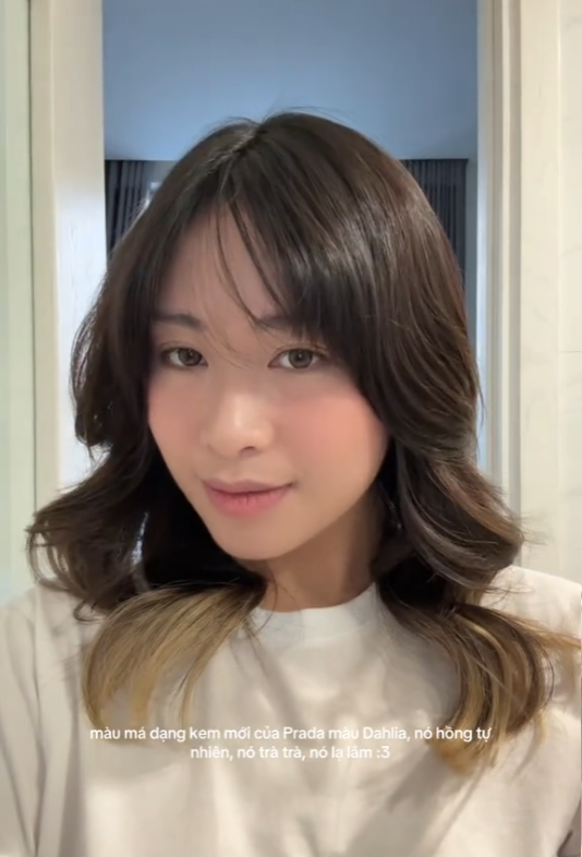 Prada Touch đang si&ecirc;u viral: Qu&aacute; nhiều thứ hay ho trong một hộp phấn m&aacute; b&eacute; nhỏ- Ảnh 4.