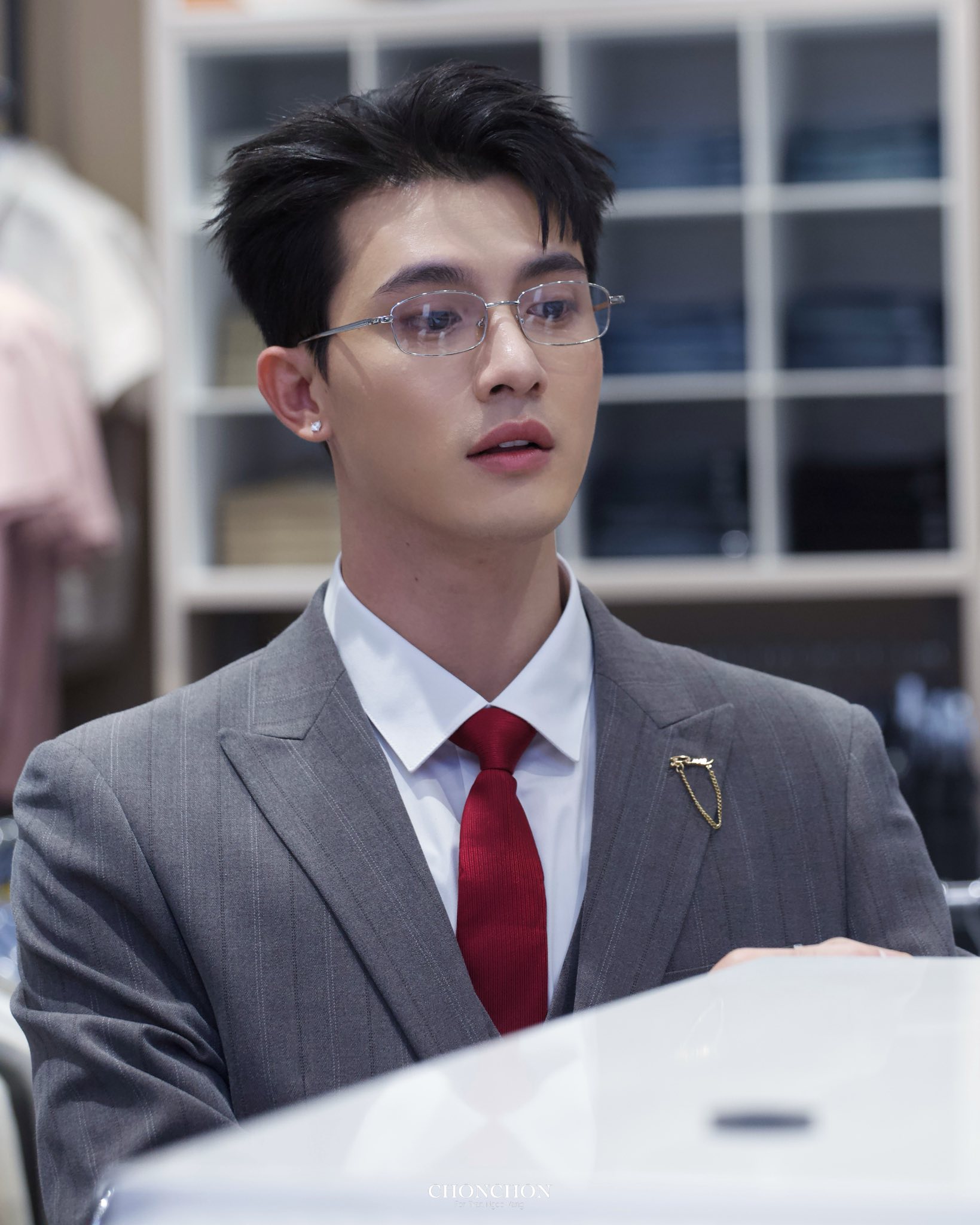 Nh&igrave;n mỹ nam n&agrave;y phải thốt l&ecirc;n "diễn vi&ecirc;n Việt Nam c&oacute; người đẹp vậy hả trời", đến c&aacute;i t&ecirc;n cũng cao sang quyền qu&yacute;- Ảnh 5.