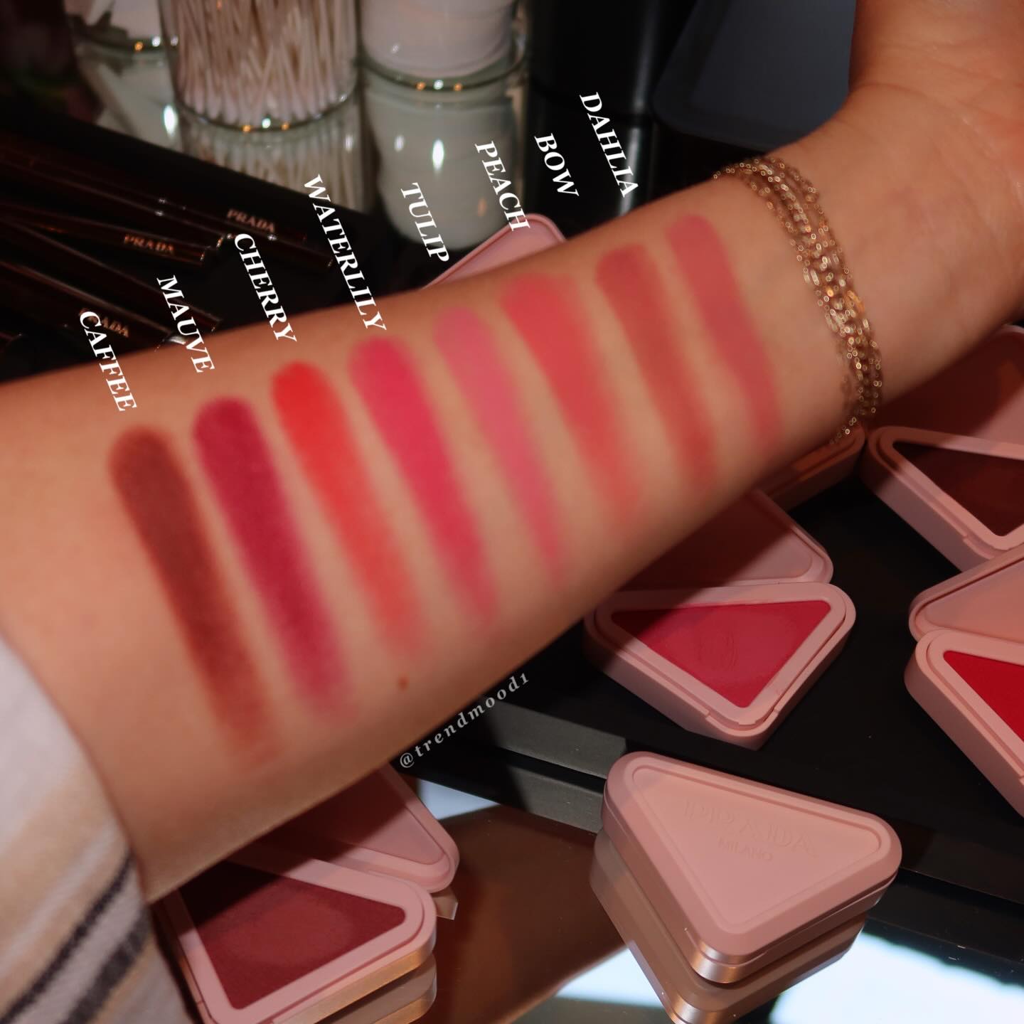 Prada Touch đang si&ecirc;u viral: Qu&aacute; nhiều thứ hay ho trong một hộp phấn m&aacute; b&eacute; nhỏ- Ảnh 7.