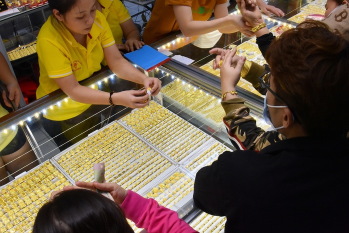 S&aacute;ng 8-4, gi&aacute; v&agrave;ng miếng SJC, v&agrave;ng nhẫn tăng 4,5 triệu đồng/lượng- Ảnh 1.