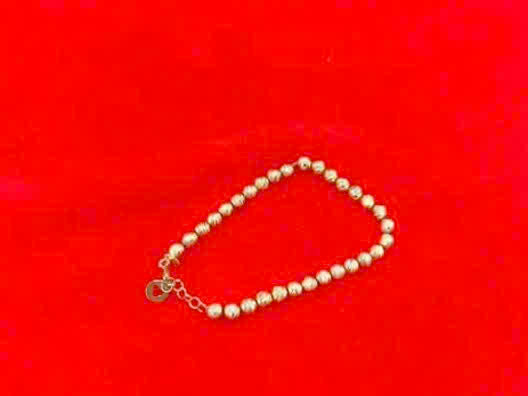 Kẻ cướp lắc tay v&agrave;ng của c&ocirc; g&aacute;i trẻ ở TPHCM bị bắt giữ trong năm 2026 - Ảnh 2.