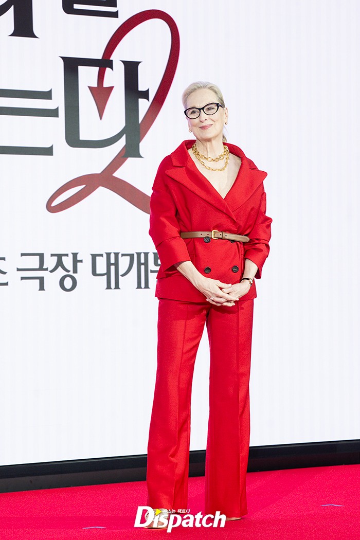 Khung h&igrave;nh viral nhất h&ocirc;m nay: Jang Won Young đụng độ Anne Hathaway - Meryl Streep, "c&ocirc;ng ch&uacute;a Kpop" c&oacute; bị 2 minh tinh huyền thoại lấn &aacute;t?- Ảnh 14.