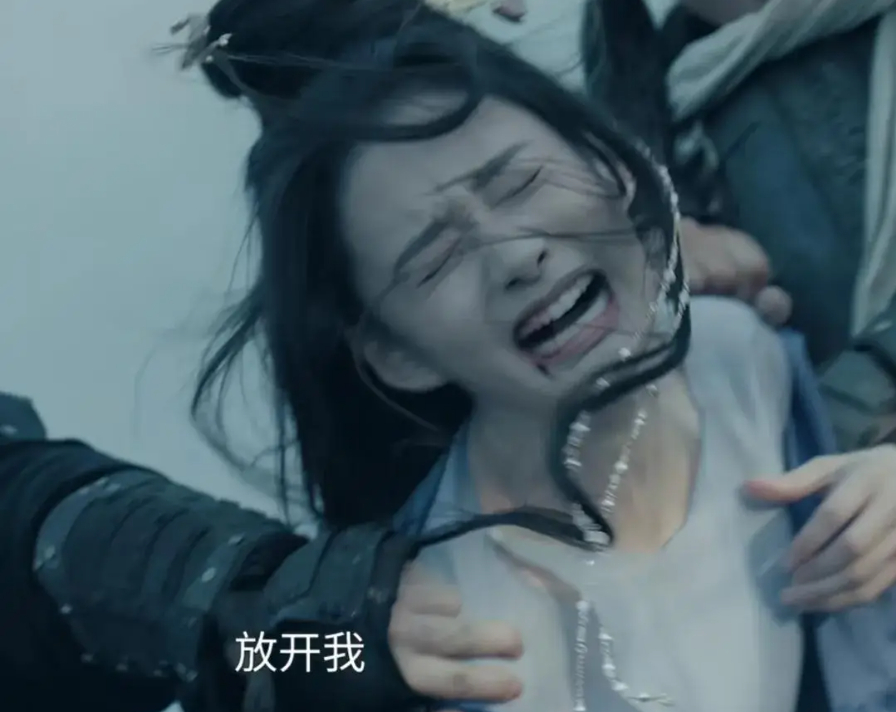 Muốn xem phim Trung Quốc n&agrave;y phải &ldquo;cất n&atilde;o&rdquo; đi: Nam ch&iacute;nh xếp x&aacute;c địch th&agrave;nh b&aacute;nh kem ng&agrave;n lớp, sắp chết m&agrave; sao rảnh vậy?- Ảnh 6.