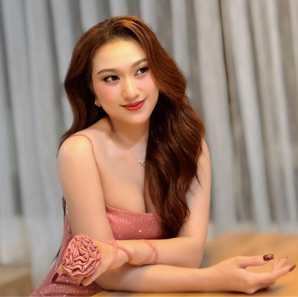 Sao nữ l&agrave; tiểu thư trong M&ugrave;a H&egrave; S&ocirc;i Động c&oacute; đời thật nhiều biến cố, huỷ h&ocirc;n thiếu gia trước 1 tuần đ&aacute;m cưới- Ảnh 3.