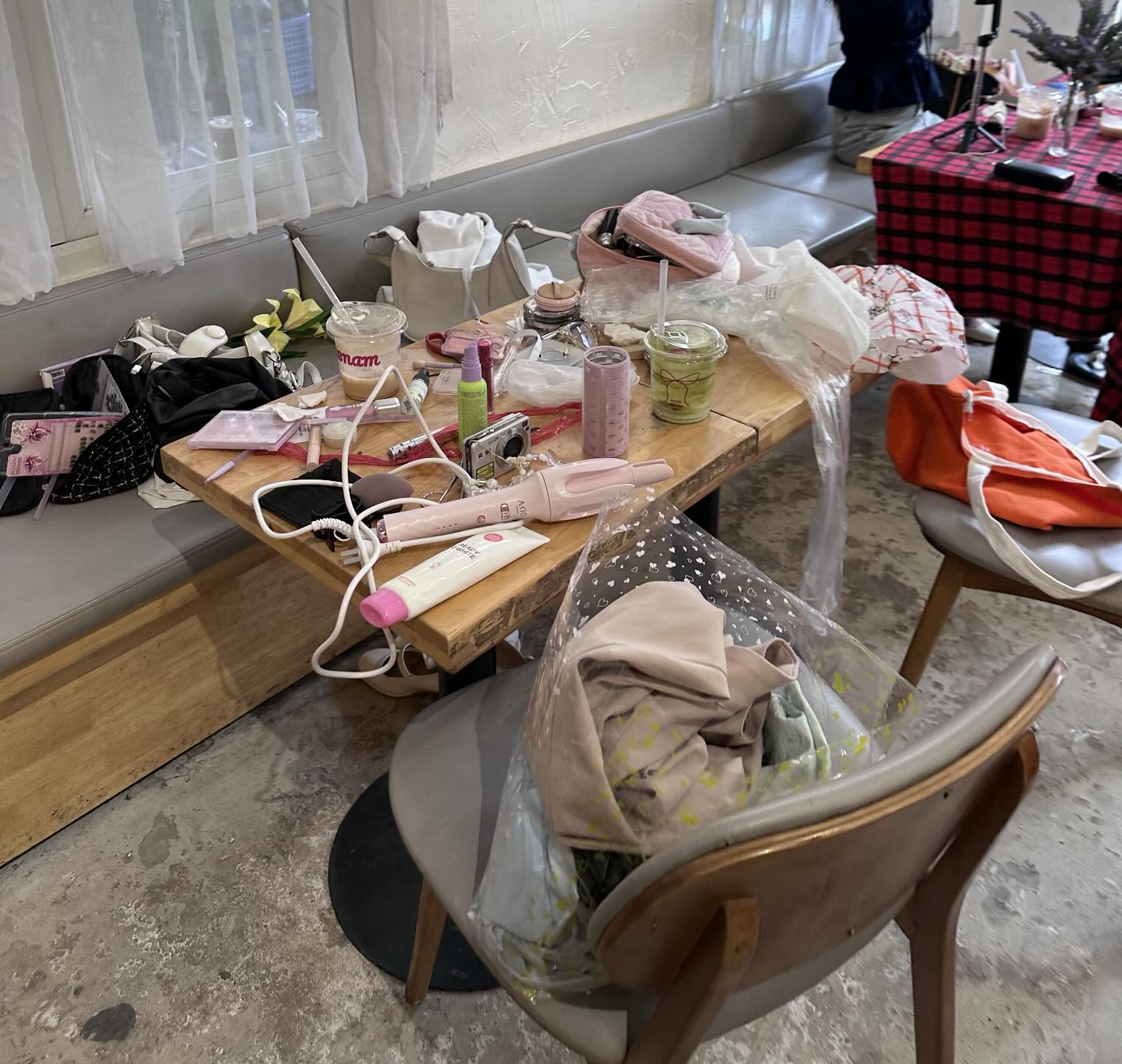 Hội &ldquo;meo meo&rdquo; phiền phức &aacute;m ảnh c&aacute;c địa điểm hot hit: Hội chủ qu&aacute;n n&oacute;i g&igrave; về chuyện "th&agrave; thế c&ograve;n hơn l&agrave; ế kh&aacute;ch"?- Ảnh 3.