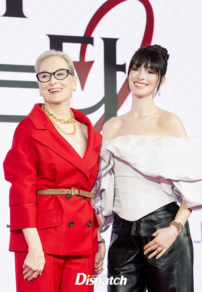 Khung h&igrave;nh viral nhất h&ocirc;m nay: Jang Won Young đụng độ Anne Hathaway - Meryl Streep, "c&ocirc;ng ch&uacute;a Kpop" c&oacute; bị 2 minh tinh huyền thoại lấn &aacute;t?- Ảnh 6.