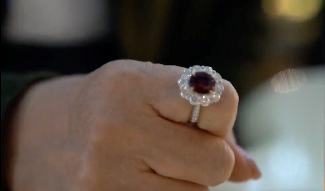 Mua trang sức 750 triệu đồng được giảm gi&aacute; c&ograve;n 110 triệu, kh&aacute;ch bị chủ tiệm v&agrave;ng kiện để đ&ograve;i lại: T&ograve;a &aacute;n ph&aacute;n quyết bất ngờ- Ảnh 1.