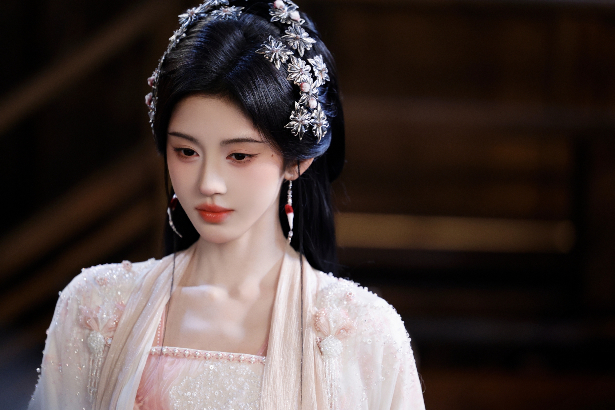 N&agrave;ng hồ ly đẹp nhất Trung Quốc hiện tại: Gương mặt chứa cả thi&ecirc;n h&agrave; nhan sắc, vừa th&aacute;nh khiết vừa t&agrave;n nhẫn mới t&agrave;i- Ảnh 1.