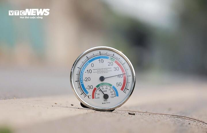 Dự b&aacute;o thời tiết ng&agrave;y 9/4: Cả nước nắng n&oacute;ng đổ lửa, miền Trung c&oacute; nơi tr&ecirc;n 40&deg;C- Ảnh 1.