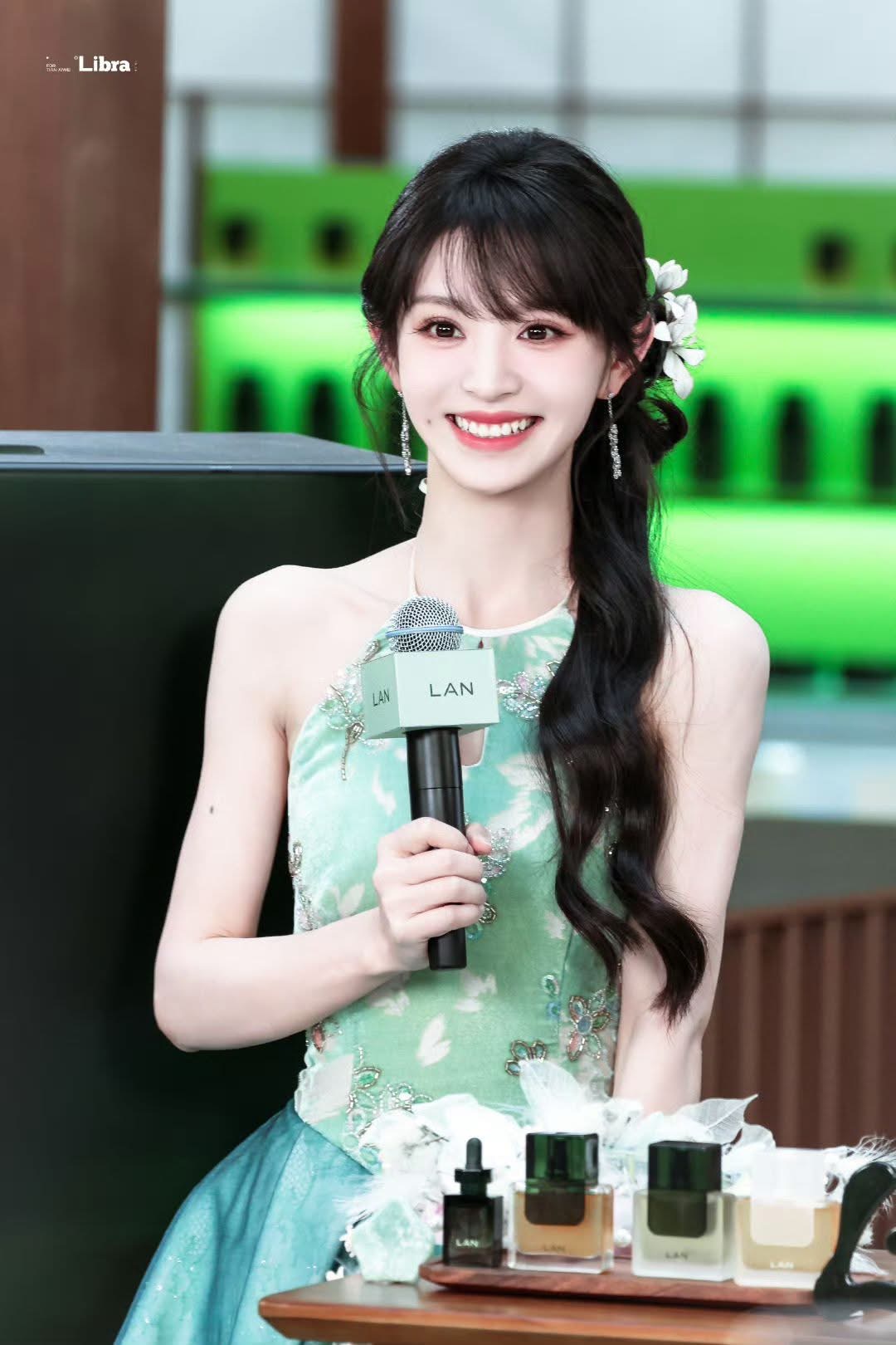 Điền Hi Vi kh&ocirc;ng c&ograve;n cố khoe v&ograve;ng 1, chọn mặc đồ local brand Việt sau sự cố cắt s&oacute;ng- Ảnh 4.