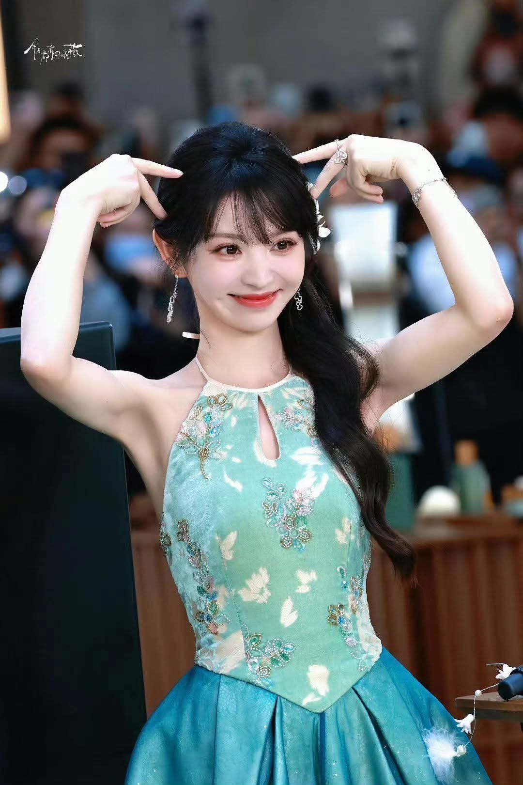 Điền Hi Vi kh&ocirc;ng c&ograve;n cố khoe v&ograve;ng 1, chọn mặc đồ local brand Việt sau sự cố cắt s&oacute;ng- Ảnh 5.