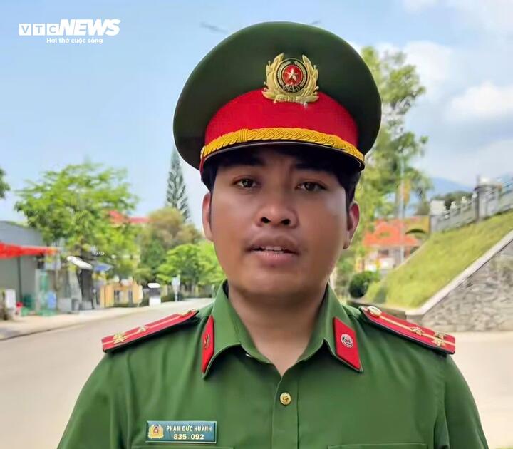 C&ocirc;ng an x&atilde; ở Huế l&agrave;m clip tuy&ecirc;n truyền luật giao th&ocirc;ng như phim điện ảnh- Ảnh 2.