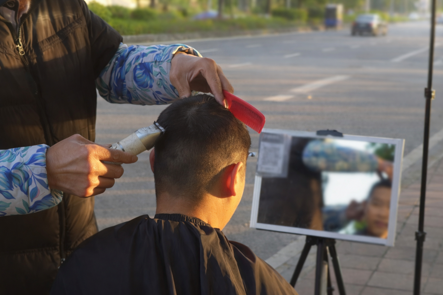 Nam shipper 27 tuổi nhiễm HIV khẳng định 3 năm chưa làm "chuyện ấy", bác sĩ: "Giá như hôm đó anh đừng đi cắt tóc"- Ảnh 4. Nam shipper 27 tuổi nhiễm HIV khẳng định 3 năm chưa làm "chuyện ấy", bác sĩ: "Giá như hôm đó anh đừng đi cắt tóc"- Ảnh 4.