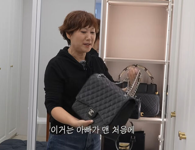 Nữ diễn vi&ecirc;n được chồng mua tặng t&uacute;i 400 triệu sau mỗi lần ngoại t&igrave;nh, nhưng rồi tức tới đổ bệnh v&igrave; phải g&aacute;nh nợ 90 tỷ cho &ocirc;ng x&atilde;- Ảnh 1.