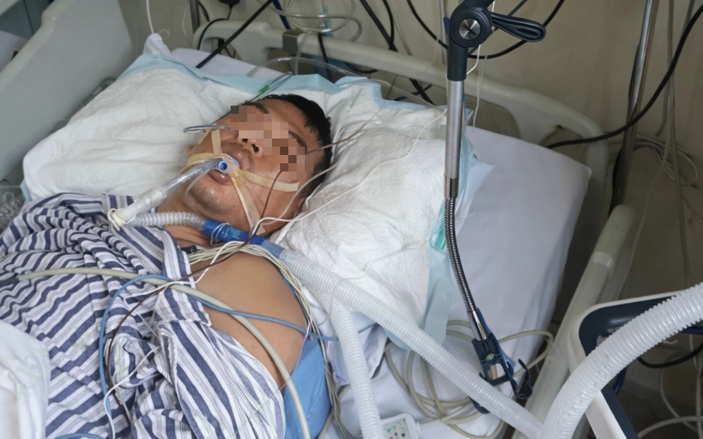 Nam sinh 17 tuổi kh&aacute;m nghẹt mũi lộ ra khối u "ăn" hộp sọ, b&aacute;c sĩ nhắc: "C&oacute; 3 dấu hiệu phải đến bệnh viện ngay" - Ảnh 2.