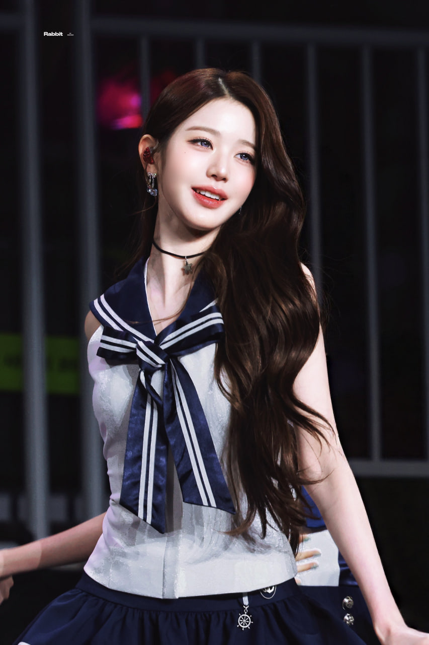 9 mỹ nh&acirc;n l&agrave;m n&ecirc;n tường th&agrave;nh nhan sắc bất bại của showbiz, mỗi thế hệ đẹp một kiểu - Ảnh 17.