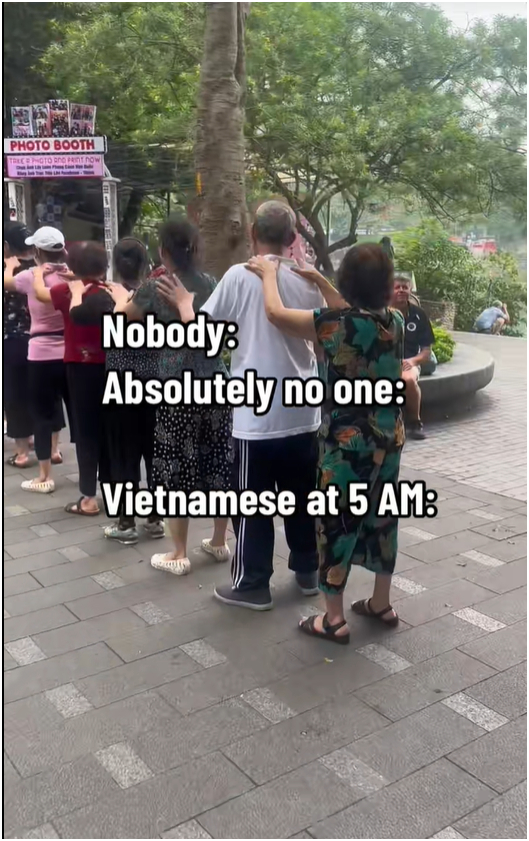 Kh&aacute;ch T&acirc;y ở Việt Nam phải dậy l&uacute;c 5h s&aacute;ng ra đường để chứng kiến điều hiếm thấy tr&ecirc;n thế giới- Ảnh 1.