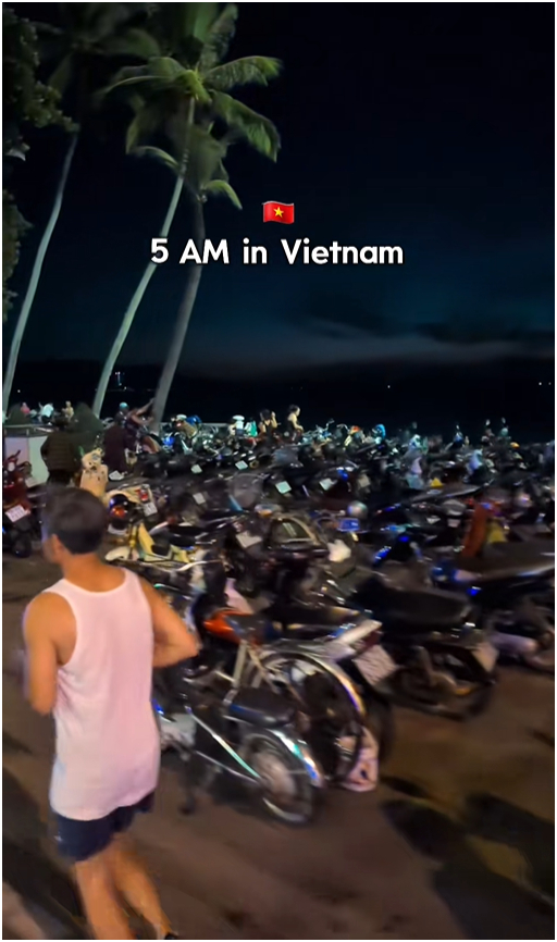 Kh&aacute;ch T&acirc;y ở Việt Nam phải dậy l&uacute;c 5h s&aacute;ng ra đường để chứng kiến điều hiếm thấy tr&ecirc;n thế giới- Ảnh 4.