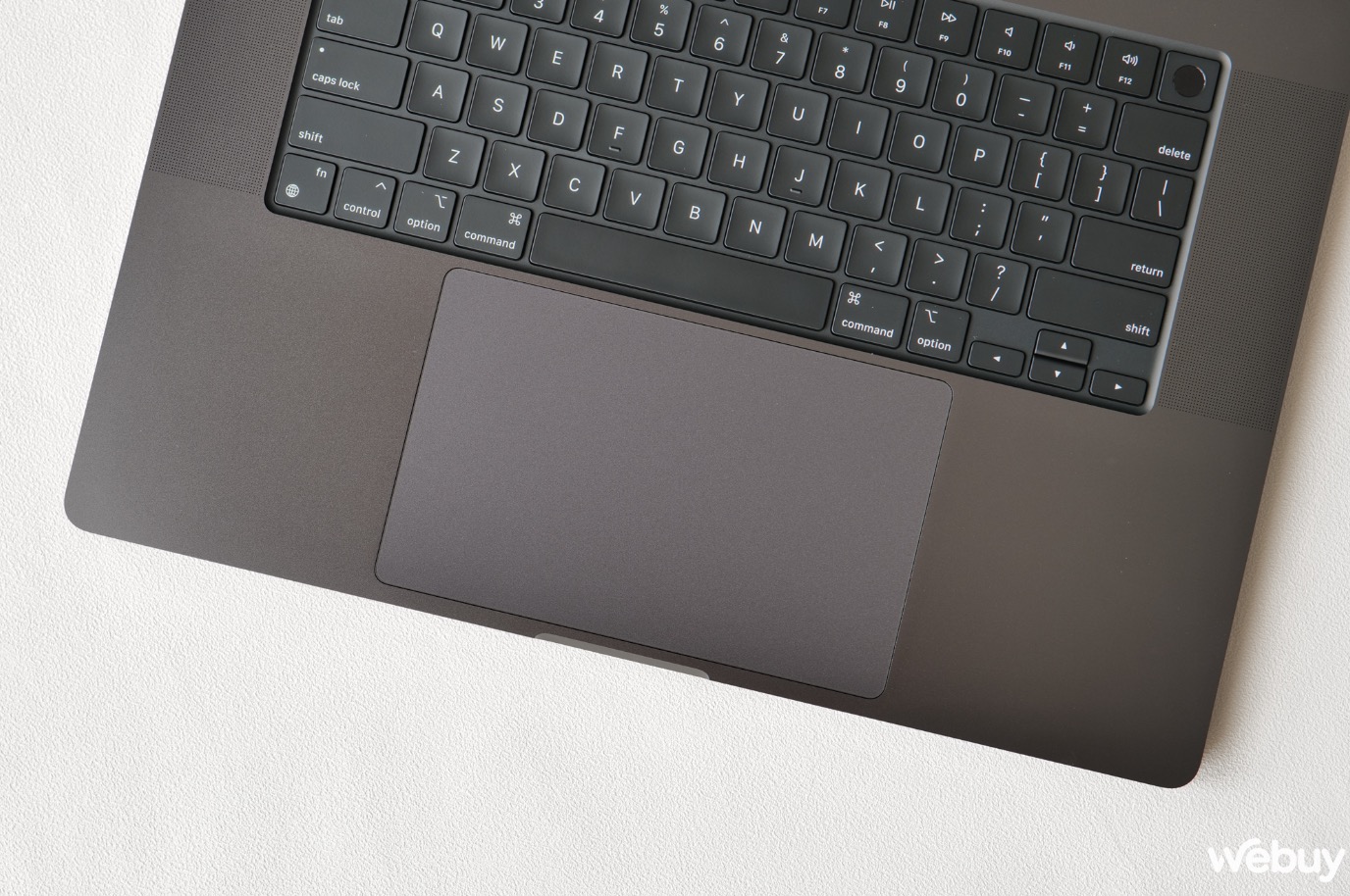 Đ&acirc;y l&agrave; chiếc MacBook Pro chạy x&eacute; gi&oacute; nhất m&agrave; t&ocirc;i từng thấy- Ảnh 24.