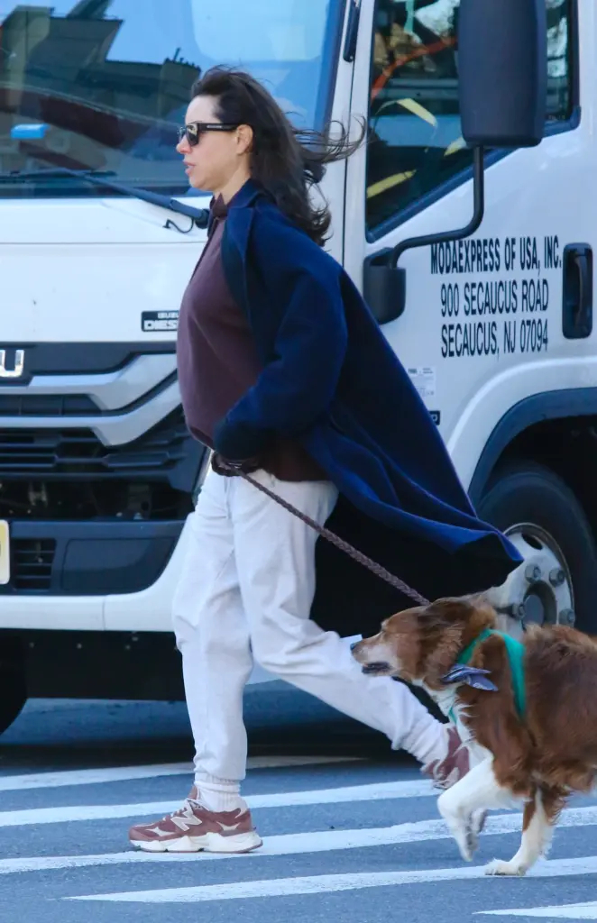 Chồng mất đ&uacute;ng 1 năm, nữ diễn vi&ecirc;n g&acirc;y x&ocirc;n xao khi mang thai với bạn diễn- Ảnh 3.