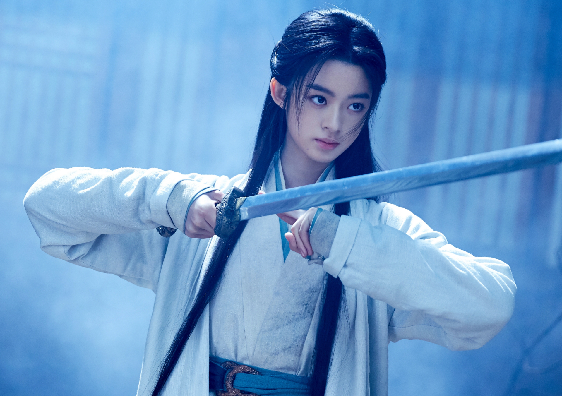 C&ocirc; d&acirc;u đang g&acirc;y tranh c&atilde;i khắp MXH: Xinh đẹp như hoa như ngọc nhưng kh&ocirc;ng ai d&aacute;m nh&igrave;n thẳng v&agrave;o mắt- Ảnh 1.