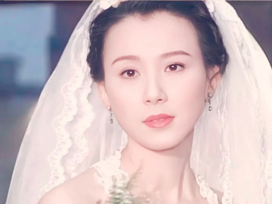 Chị Đẹp l&agrave; đối thủ khiến Trang Ph&aacute;p phải e d&egrave;: Visual như v&agrave;ng như ngọc đến Lưu Diệc Phi c&ograve;n thua, từng n&aacute;t tan v&igrave; 14 người đ&agrave;n &ocirc;ng- Ảnh 2.