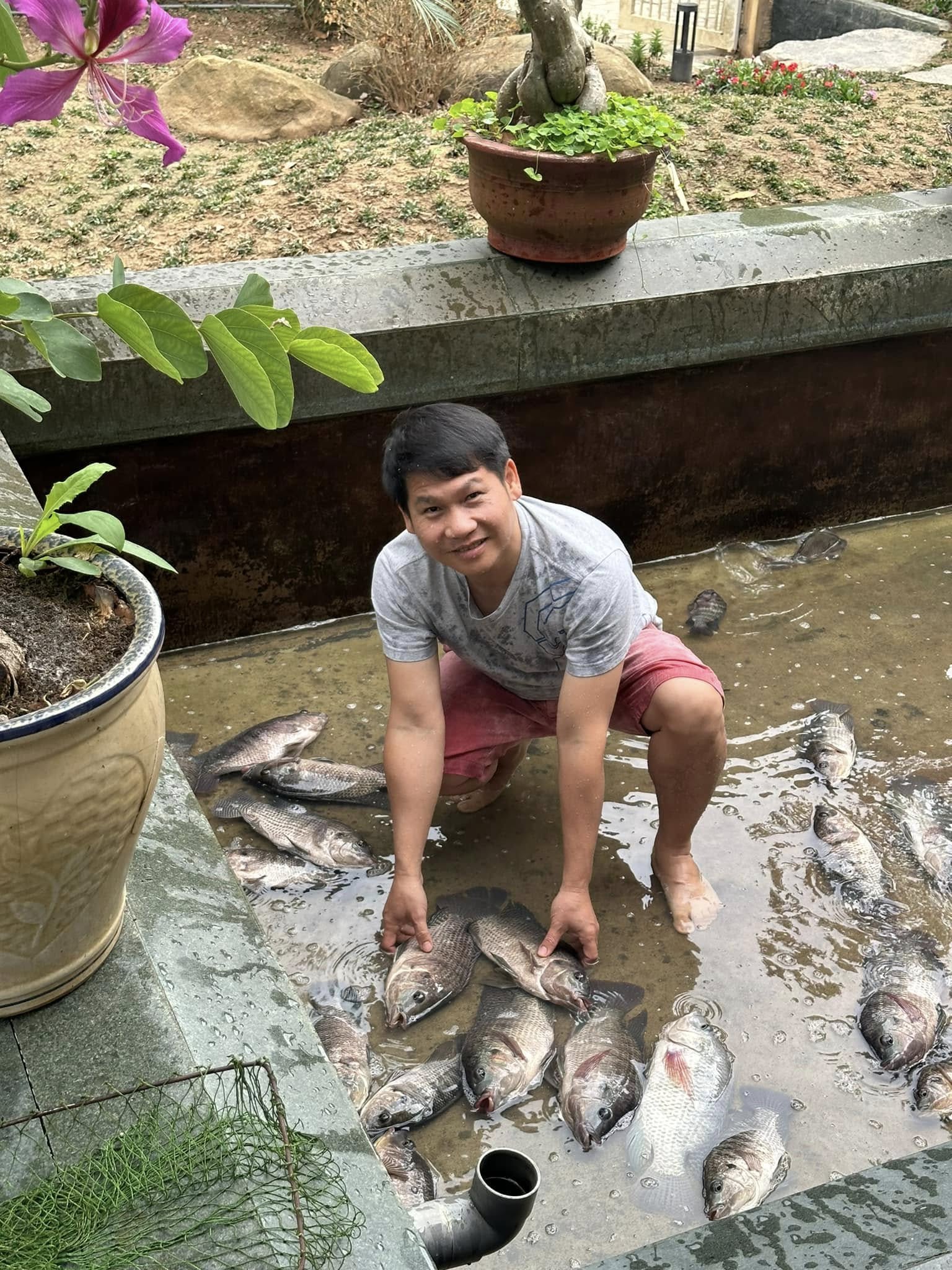 "&Ocirc;ng ho&agrave;ng nhạc đỏ" cưới vợ vừa đẹp vừa giỏi, vui th&uacute; điền vi&ecirc;n trong biệt thự 4000m2 ở H&agrave; Nội- Ảnh 14.