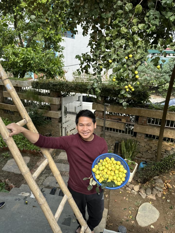 "&Ocirc;ng ho&agrave;ng nhạc đỏ" cưới vợ vừa đẹp vừa giỏi, vui th&uacute; điền vi&ecirc;n trong biệt thự 4000m2 ở H&agrave; Nội- Ảnh 13.