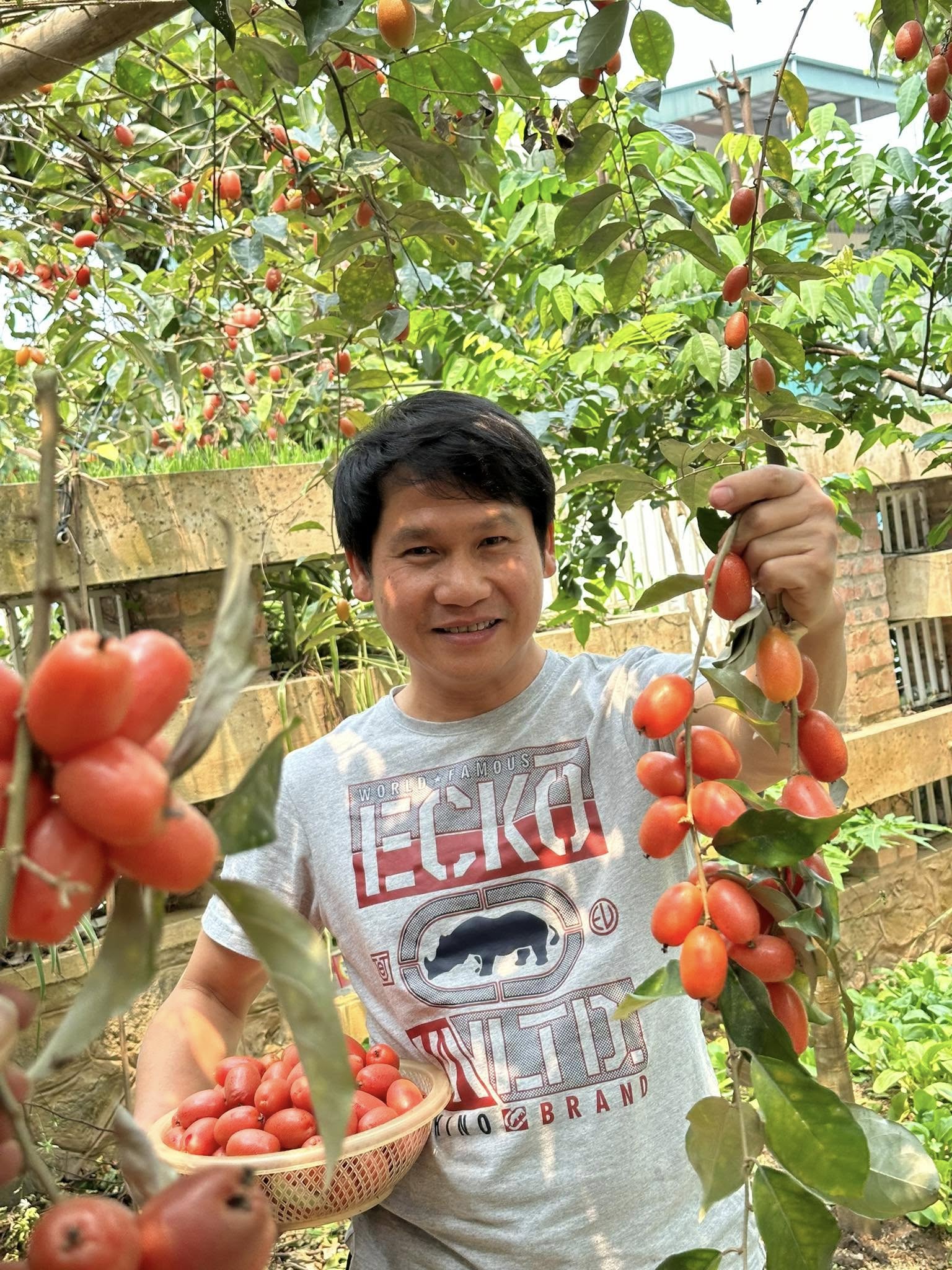 "&Ocirc;ng ho&agrave;ng nhạc đỏ" cưới vợ vừa đẹp vừa giỏi, vui th&uacute; điền vi&ecirc;n trong biệt thự 4000m2 ở H&agrave; Nội- Ảnh 12.