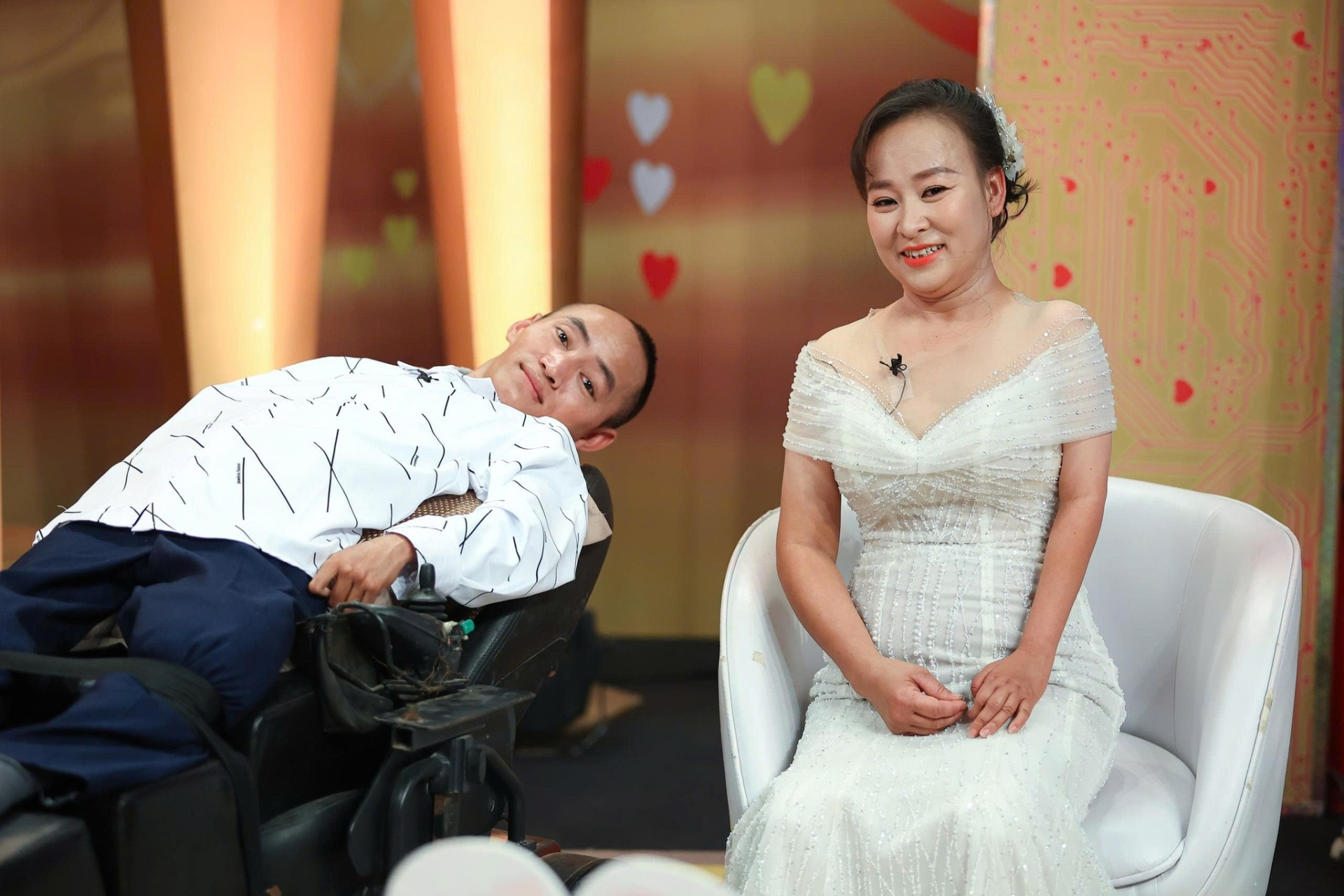 Người đ&agrave;n &ocirc;ng liệt to&agrave;n th&acirc;n ở Nghệ An lấy vợ, sinh 3 con mới hết bị gi&egrave;m pha, x&acirc;y dựng cơ ngơi chục tỷ- Ảnh 1.